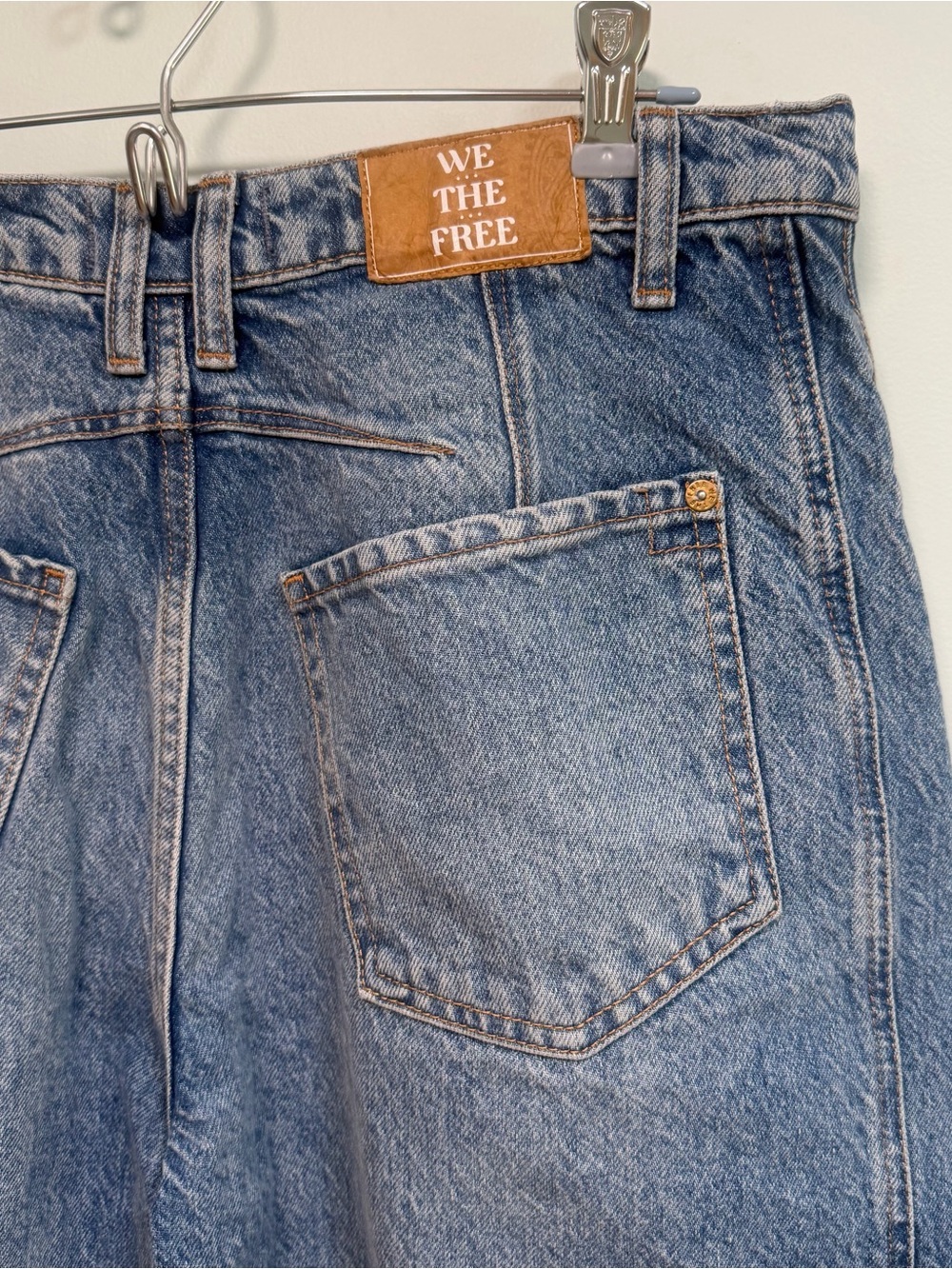 We The Free Good Luck Mid-Rise Barrel Jeans in Ultra Light Beam, size 29 - Picture 7 of 14
